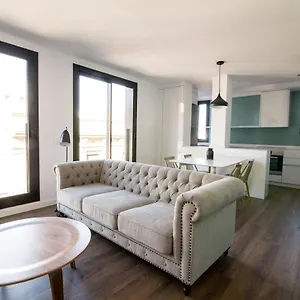 https://apartamento-de-diseno-en-el-centro-de-reus-4-2.catalonia-hotels.com