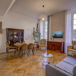 https://maison-bianchi-old-town-flower-market.fr-provencehotel.com